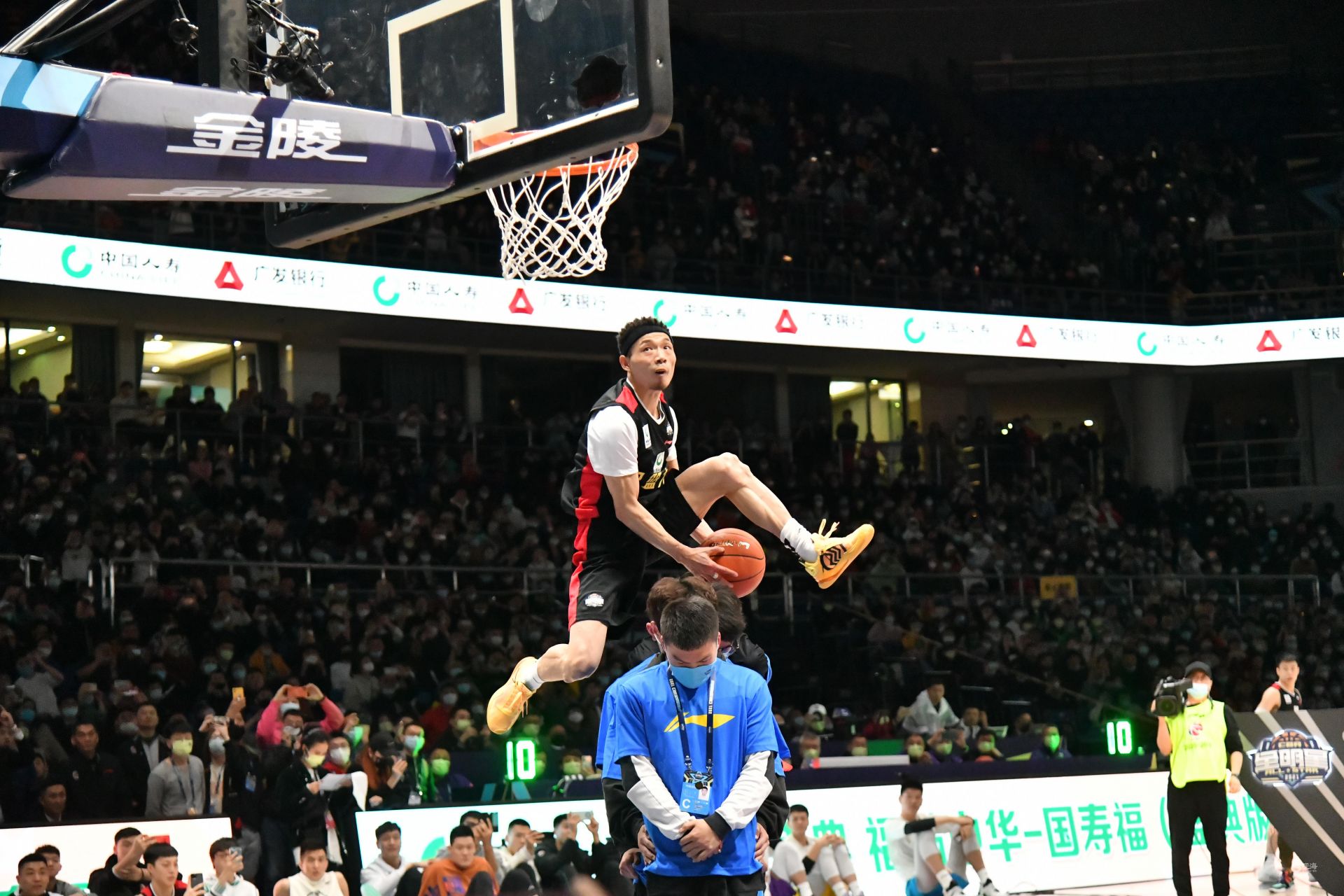 体育中超第14轮：8场打进28球 争冠五队全部取胜